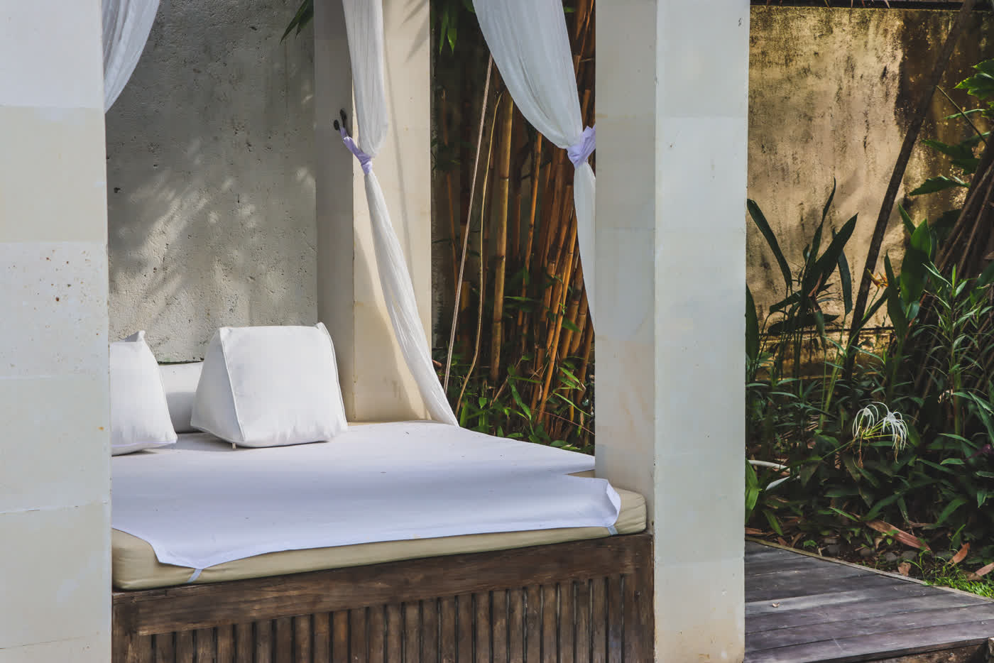 Daybed mit Vorhängen